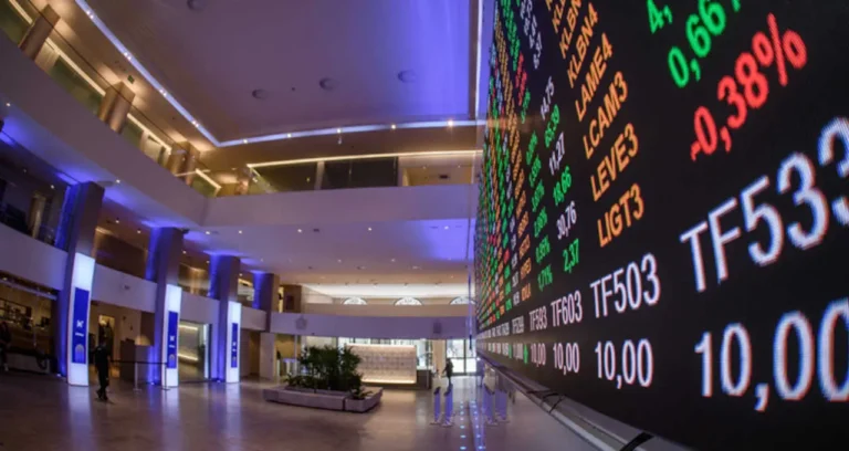 Ibovespa sobe e Dólar cai, na B3