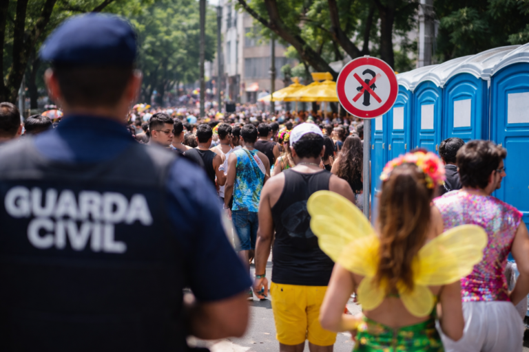 🚫 Xixi na rua no Carnaval pode render multa no Estado de SP