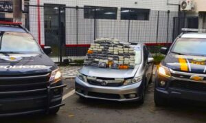 POLÍCIA MILITAR RECUPERA VEÍCULO FURTADO E APREENDE MAIS DE 102 QUILOS DE PASTA-BASE DE COCAÍNA EM TAUBATÉ