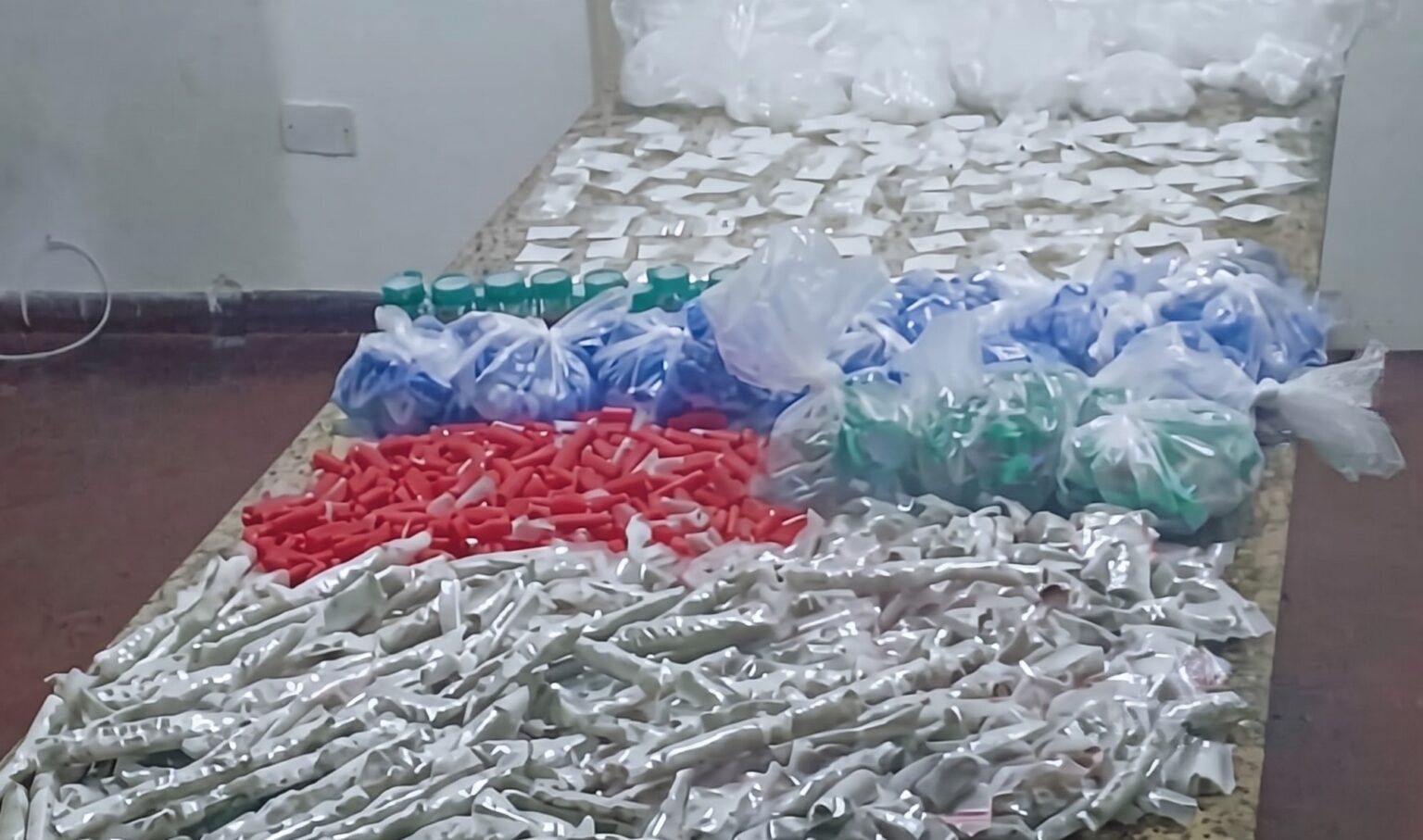 DOIS HOMENS SÃO PRESOS COM MAIS DE 2,8 MIL PORÇÕES DE DROGAS EM ITAPEVI