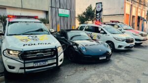 POLÍCIA MILITAR RECUPERA PORSCHE 911 ROUBADO E COM PLACAS CLONADAS NO BAIRRO DA CONSOLAÇÃO